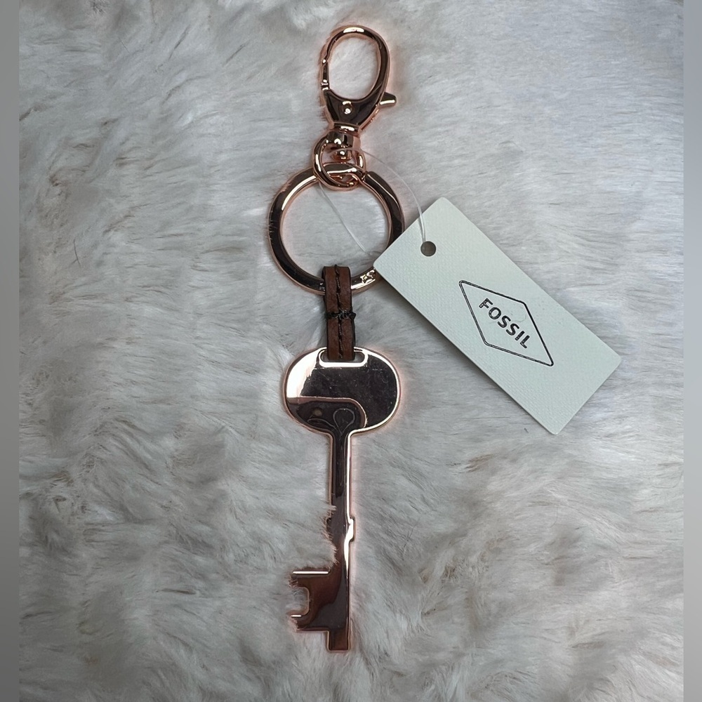 FOSSIL SOFIA ROSE-GOLD TONE SKELETON KEY FOB - Picture 2 of 8